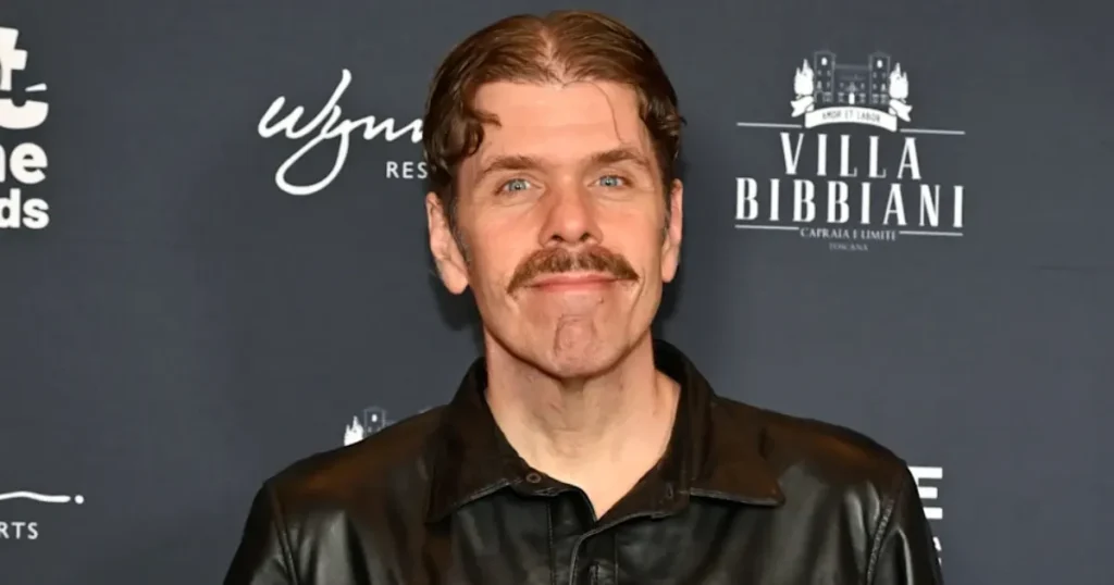 Perez Hilton permanece hospitalizado y será evaluado por especialistas