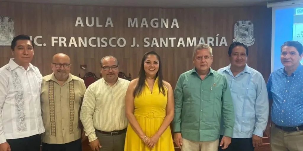 Historiador contemporáneo Iván Luna premiado