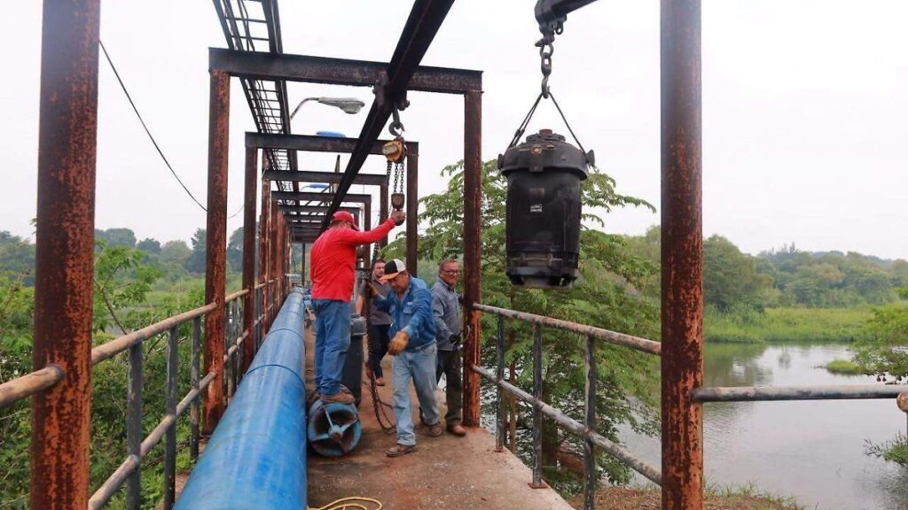 Garantiza Centro suministro de agua en comunidades de La Isla