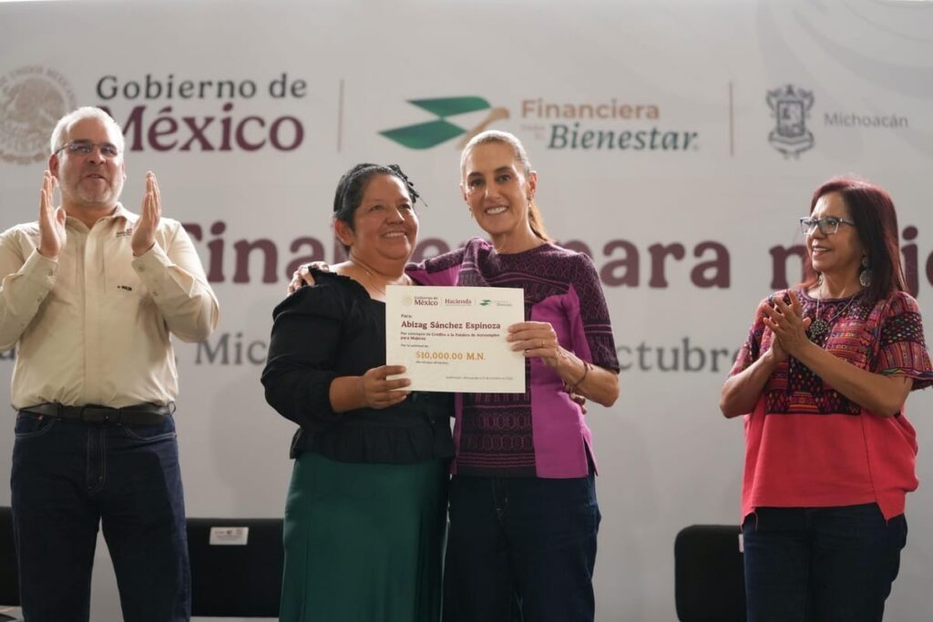 Sheinbaum concluye entrega de 56 mil 500 créditos para mujeres de Michoacán