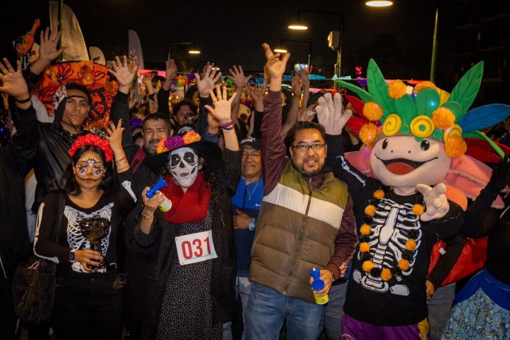 Caminata al Mictlán reúne a más de 900 personas en CDMX